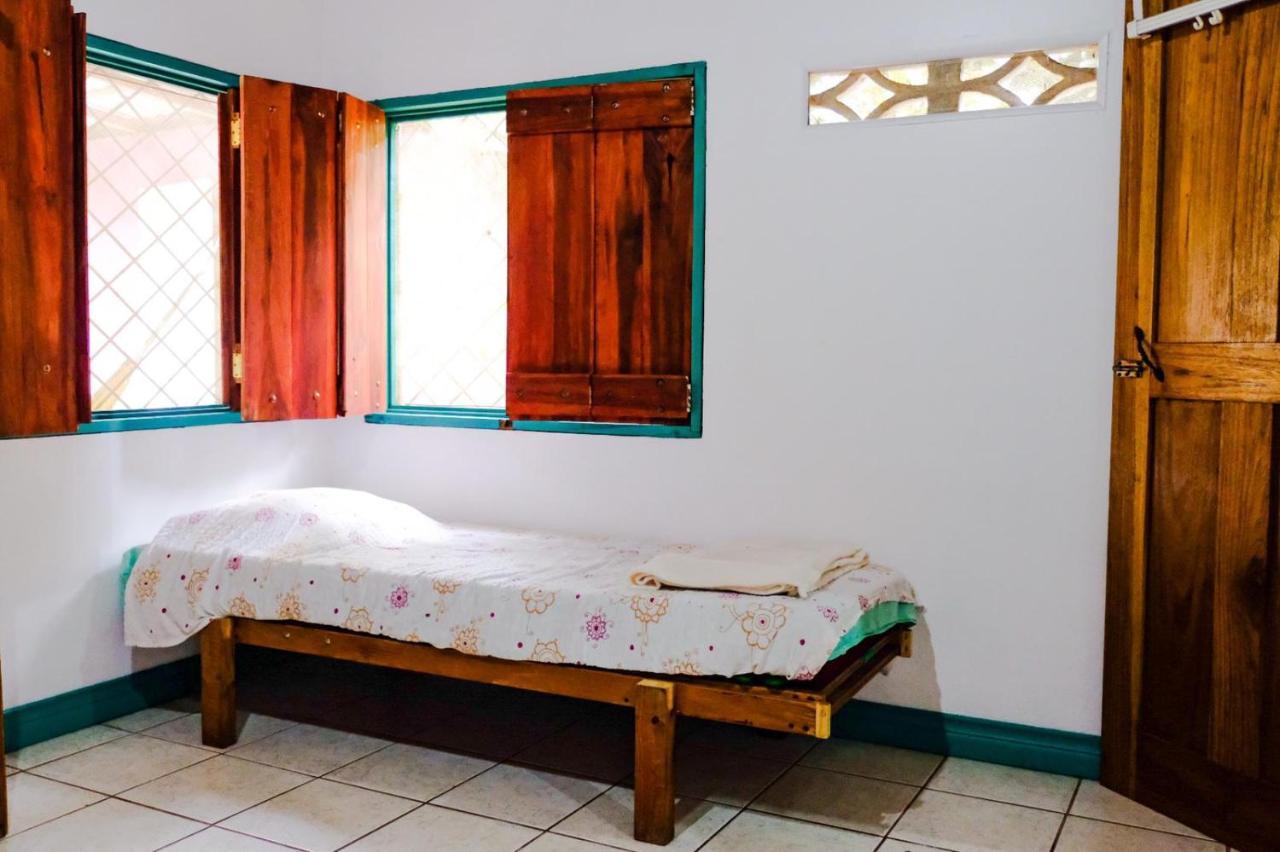 Aldina S Guest House Cahuita Bagian luar foto